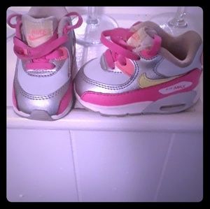Infant girls Nike air max